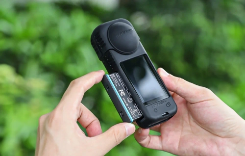 Силіконовий чохол + кришка об'єктива Sunnylife для Insta360 X4 (чорний)