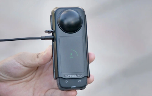 Osłona do kamery Insta360 X4 z podglądem ładowania (X4-K842)